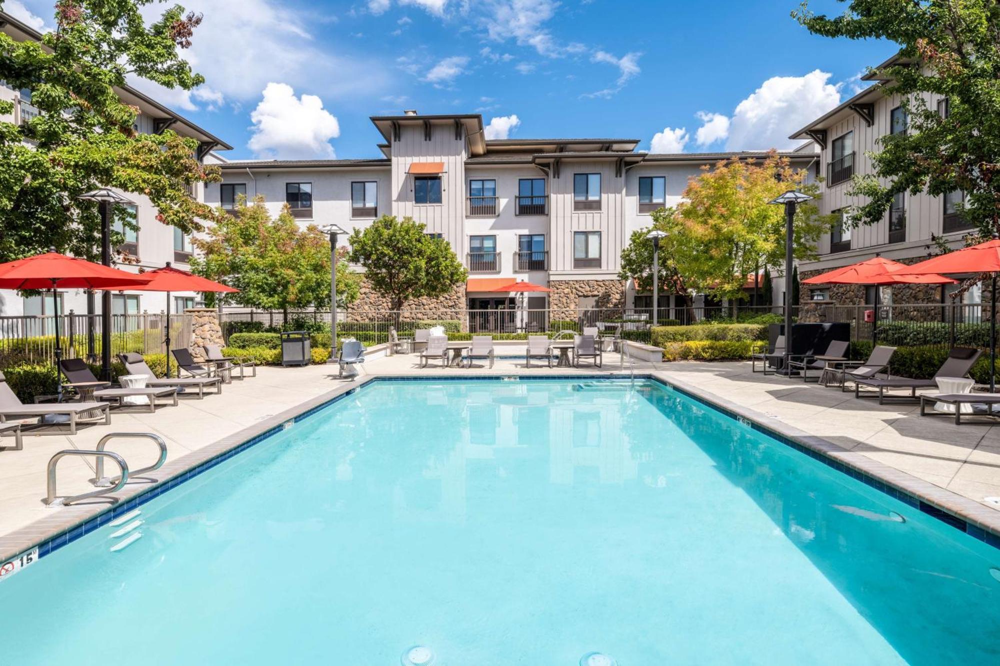 Hampton Inn & Suites Windsor-Sonoma Wine Country מראה חיצוני תמונה
