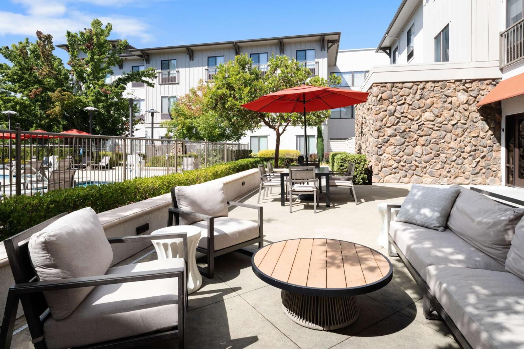 Hampton Inn & Suites Windsor-Sonoma Wine Country מראה חיצוני תמונה