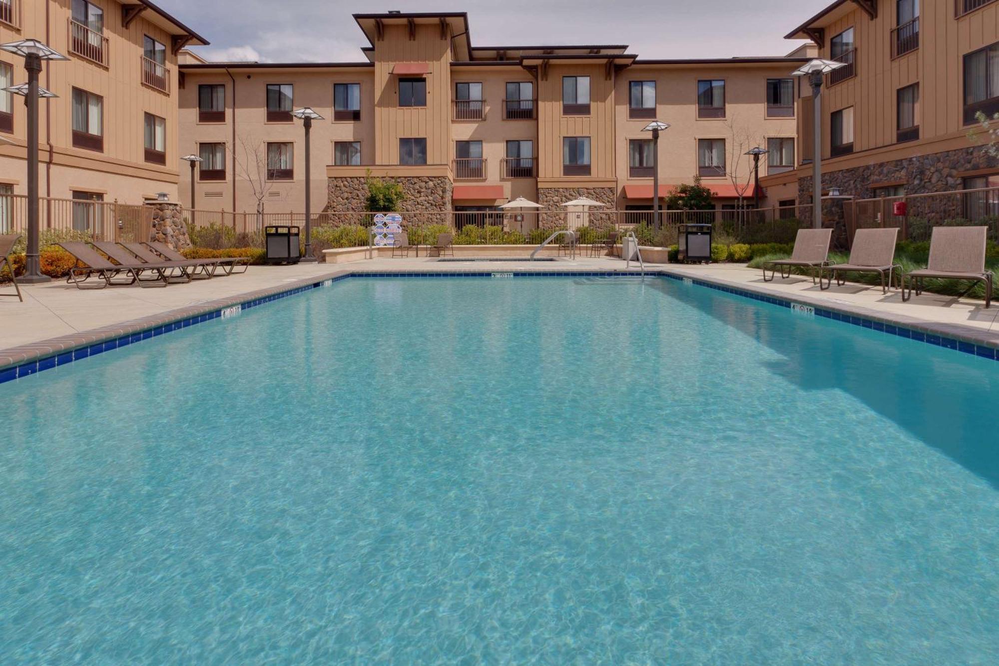 Hampton Inn & Suites Windsor-Sonoma Wine Country מראה חיצוני תמונה