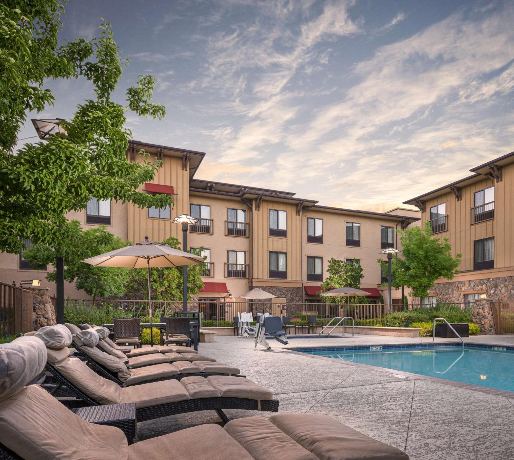 Hampton Inn & Suites Windsor-Sonoma Wine Country מראה חיצוני תמונה