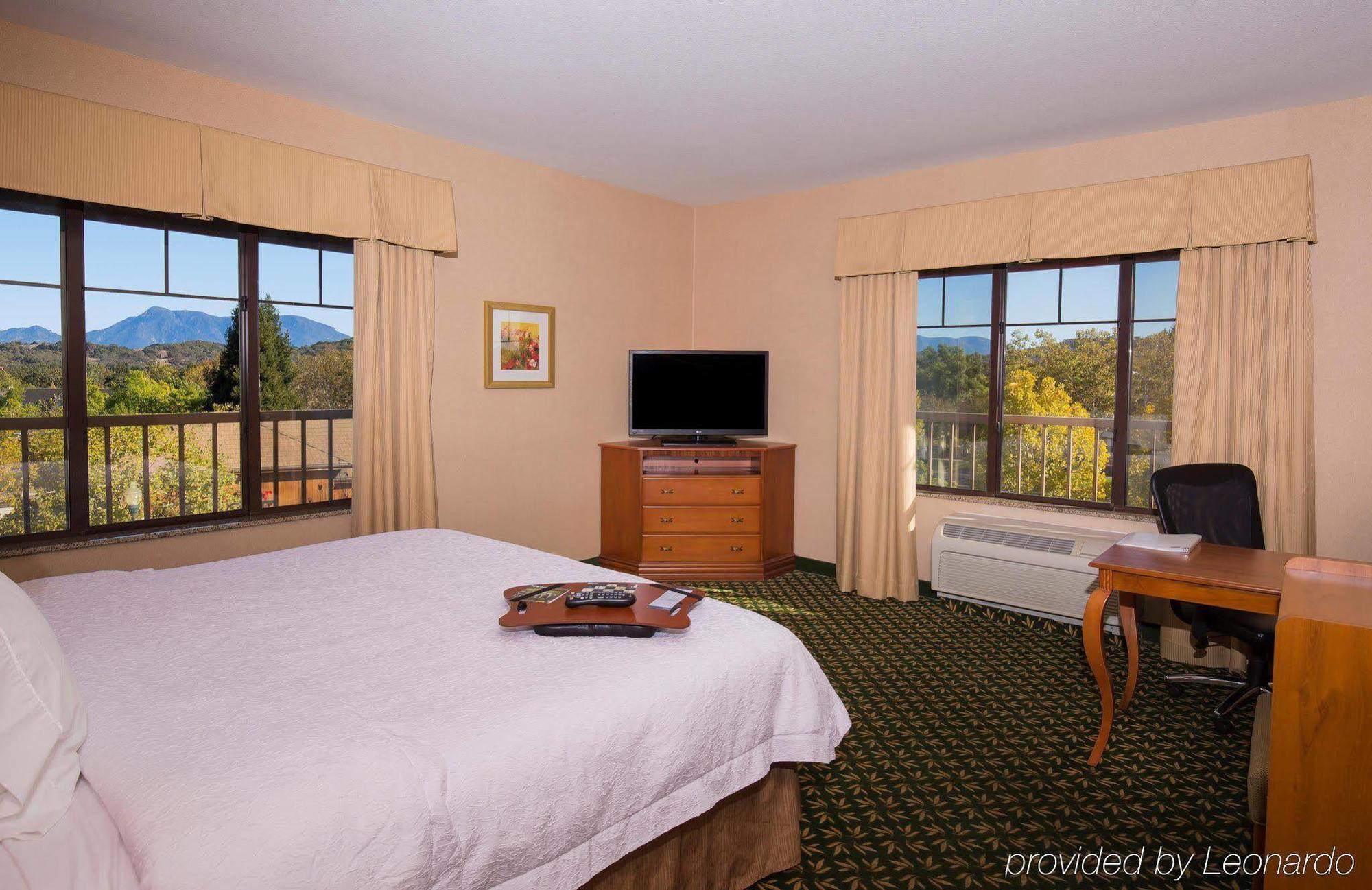 Hampton Inn & Suites Windsor-Sonoma Wine Country מראה חיצוני תמונה